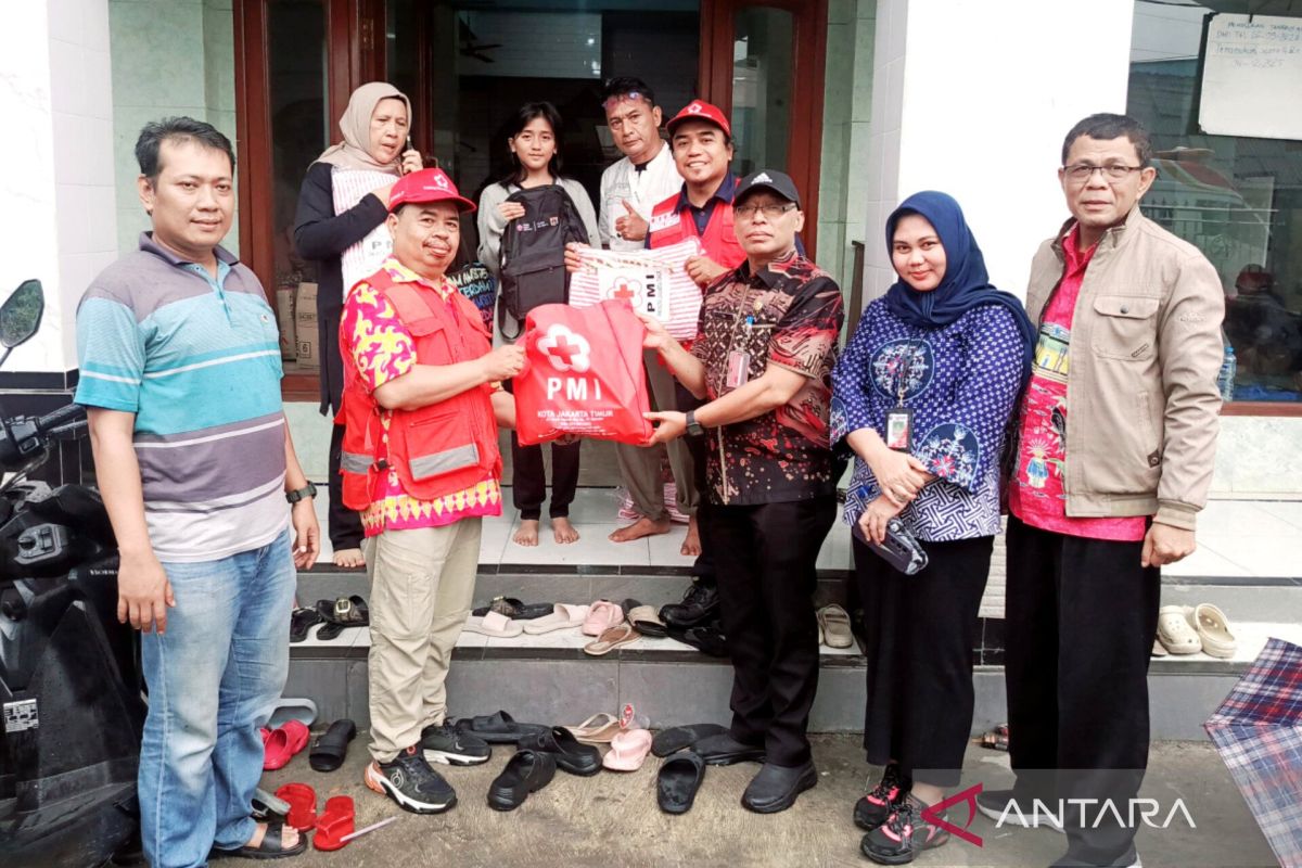 PMI Jaktim salurkan bantuan penyintas kebakaran di Cakung Timur