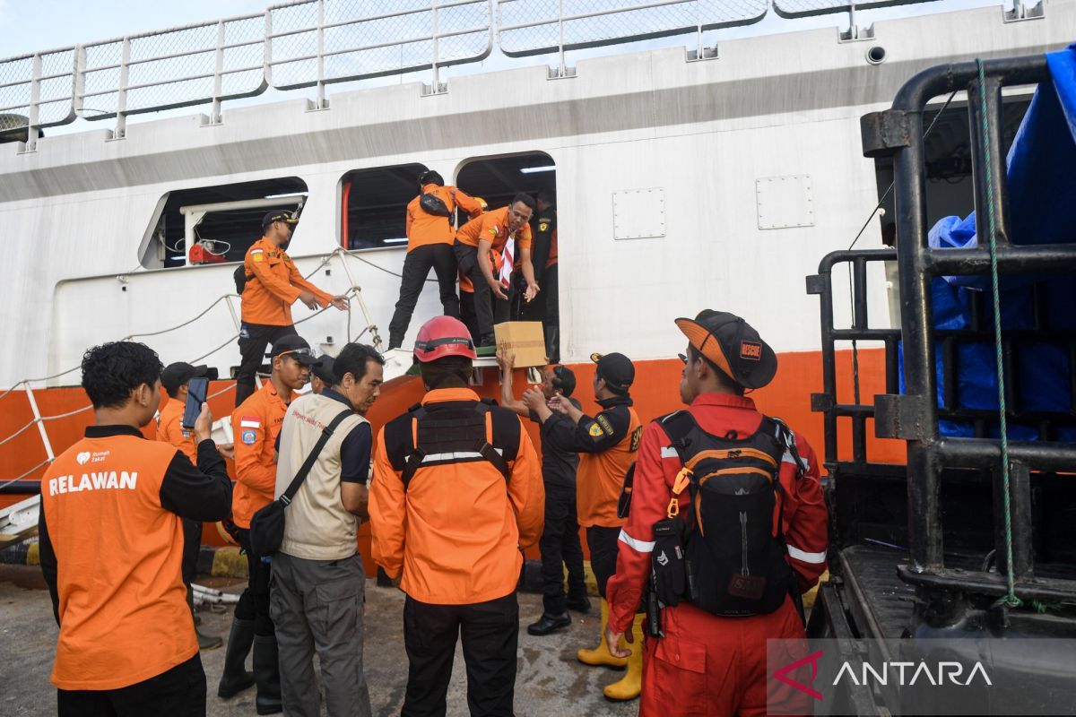 Kapal bantuan tiba di Sibolga setelah berlayar lima hari