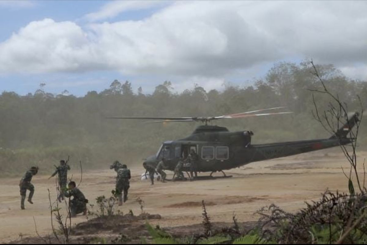 TNI kembali terjunkan bantuan ke desa terisolasi di Tapanuli Utara