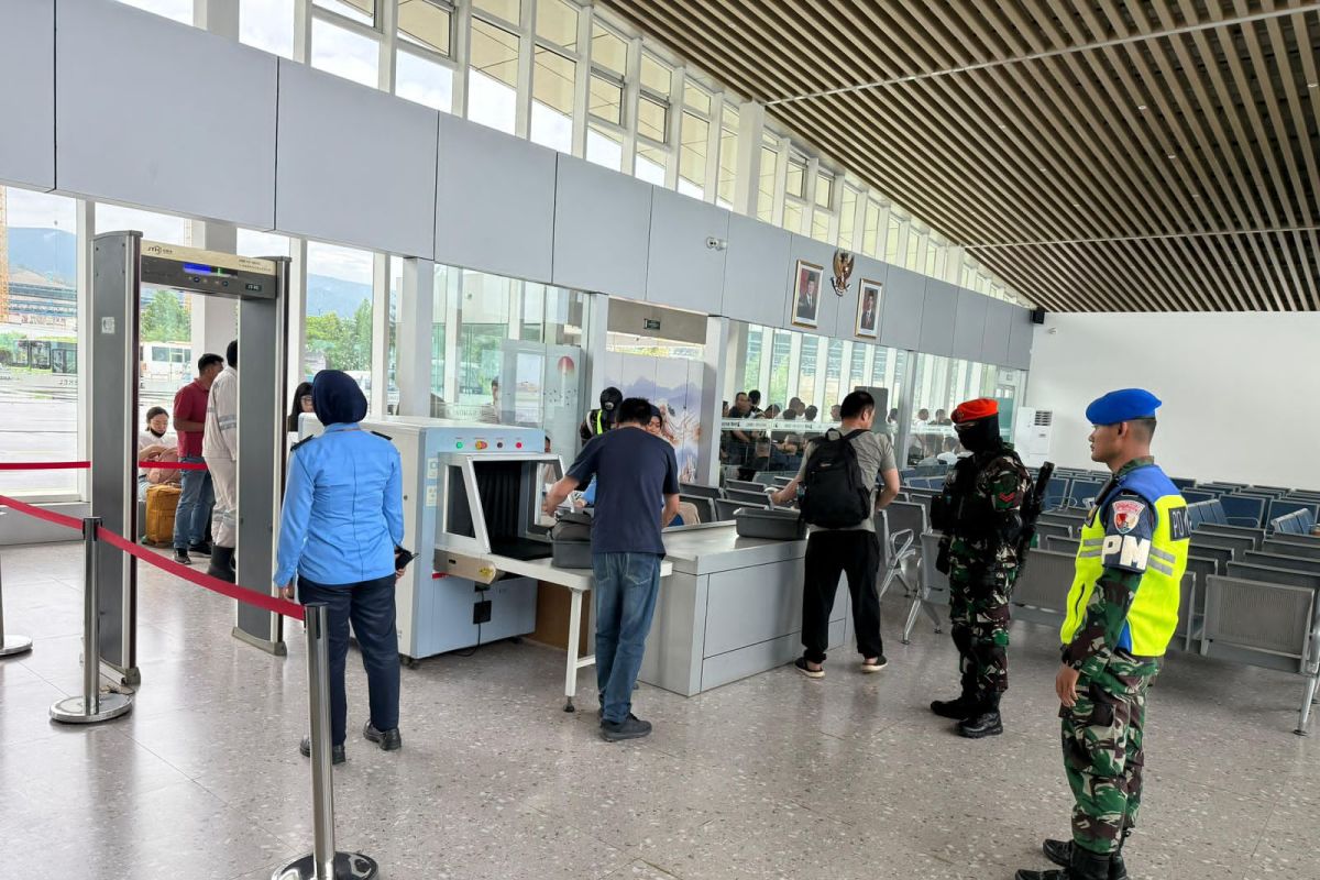 TNI AU cegah penumpang bawa sampel nikel di Bandara Weda Bay