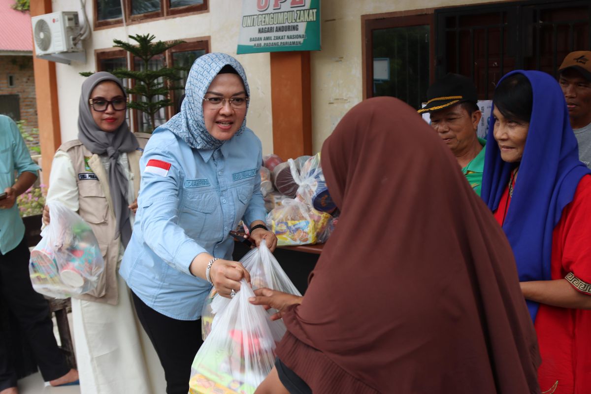 Palu salurkan 100 paket logistik untuk korban bencana Padang Pariaman