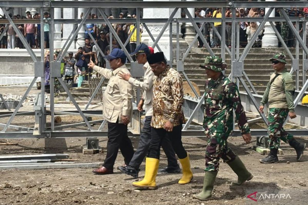 Prabowo Tinjau Pemasangan Jembatan Bailey di Bireuen, Aceh