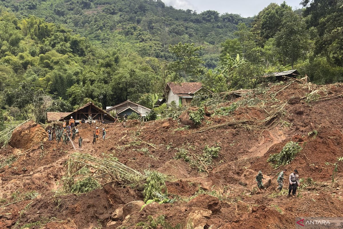 BPBD optimalkan pompa alkon cari korban longsor di Arjasari Bandung