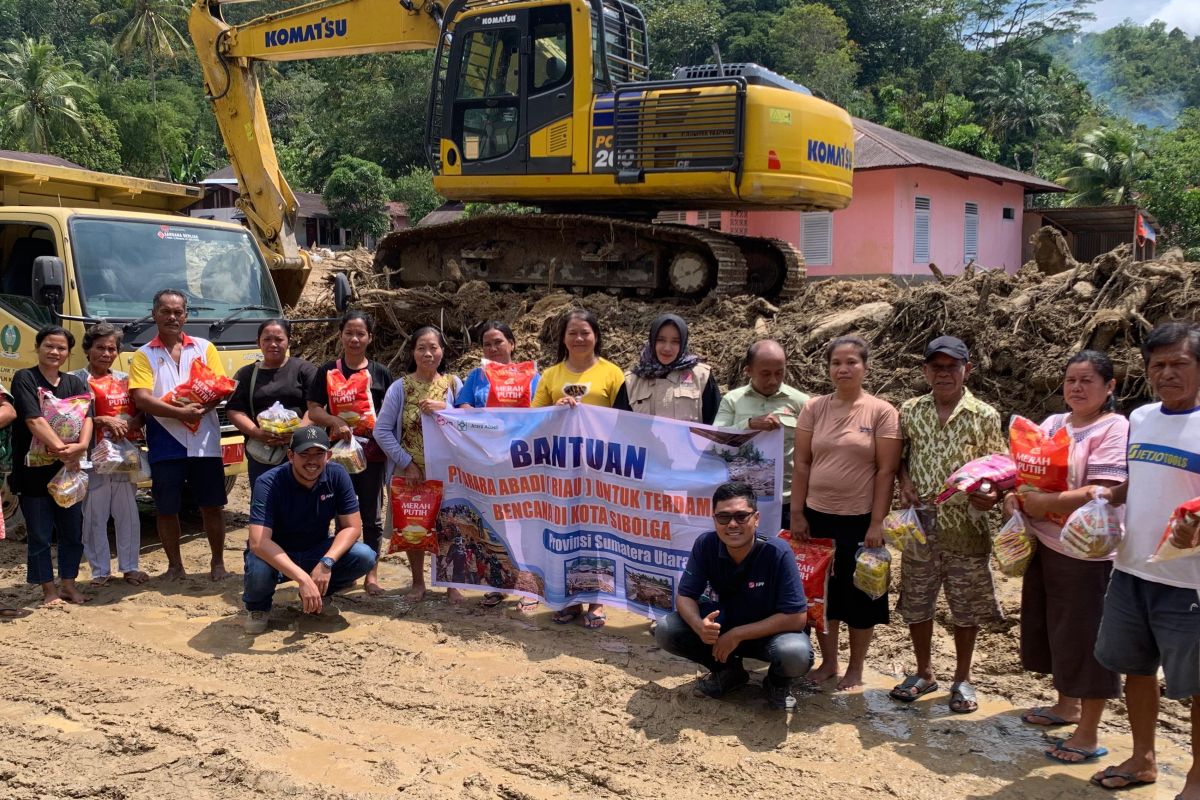 PT Arara Abadi salurkan sembako untuk korban banjir di Sumut