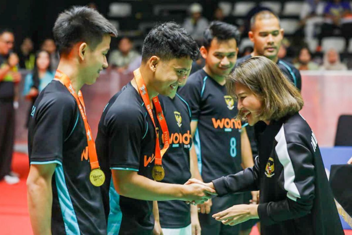 Jojo-Ginting ajak penonton tanding badminton di BrightUp Cup