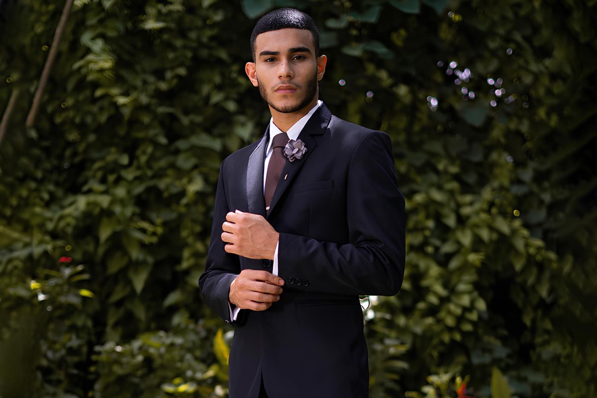 Sulit cari jas yang pas untuk badan besar atau kurus? Ini solusi praktisnya