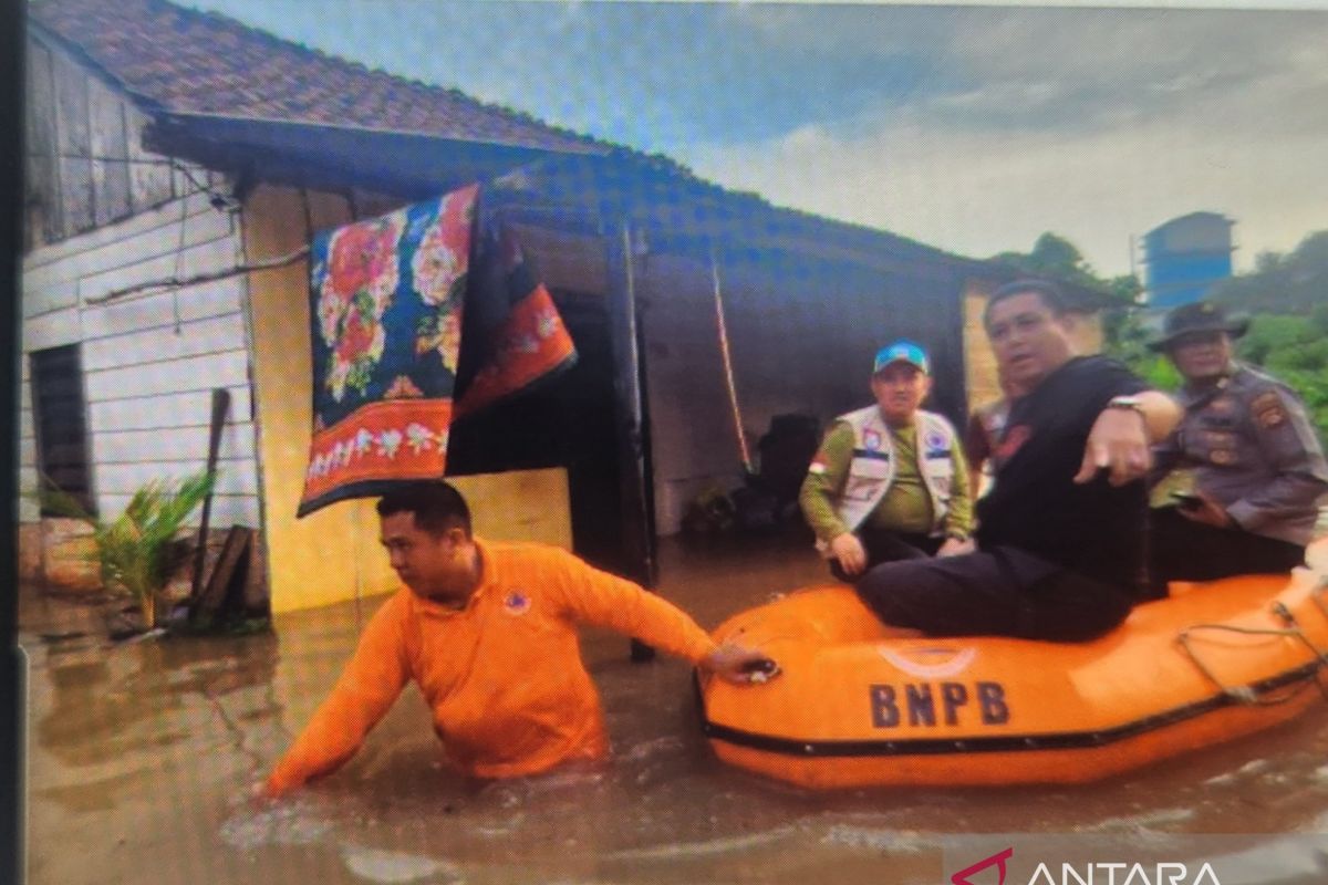 Tim BPBD Banyuasin bantu korban banjir di tiga kelurahan