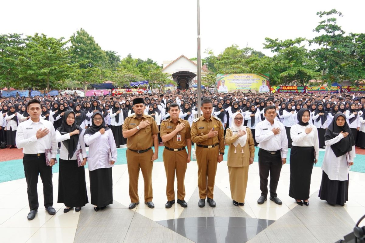 Bupati Kampar Ahmad Yuzar Serahkan SK PPPK Tahap II dan Paruh Waktu