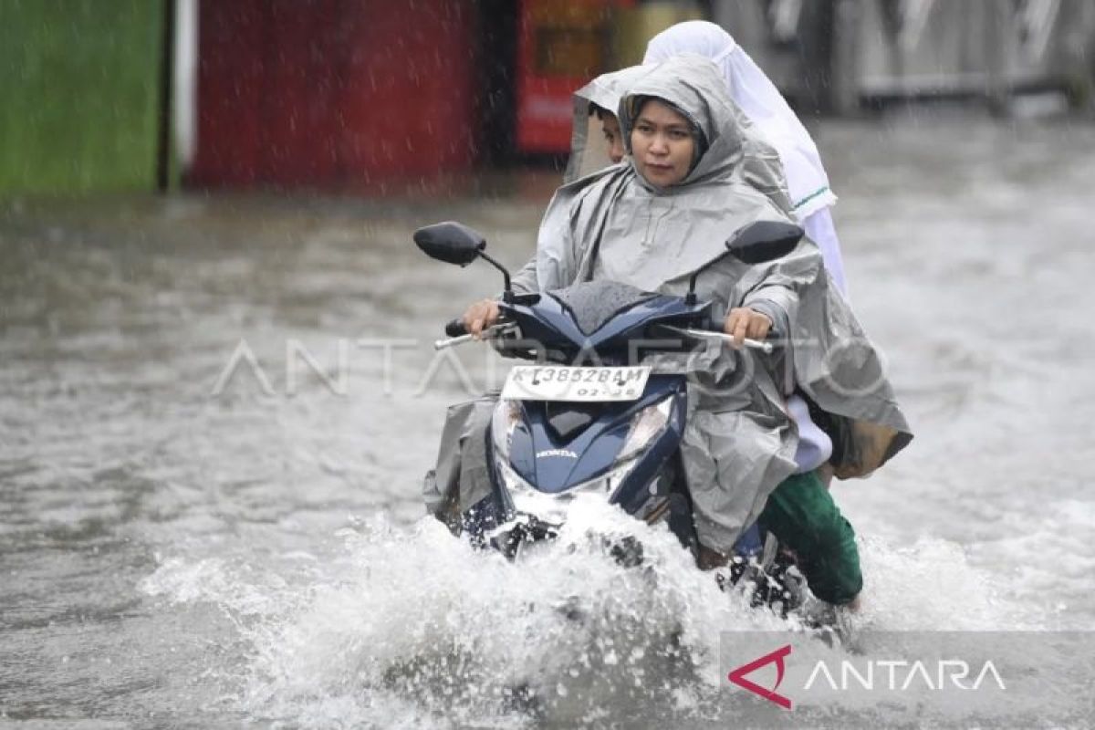 Banjir dominasi catatan bencana Kaltim pada 2025