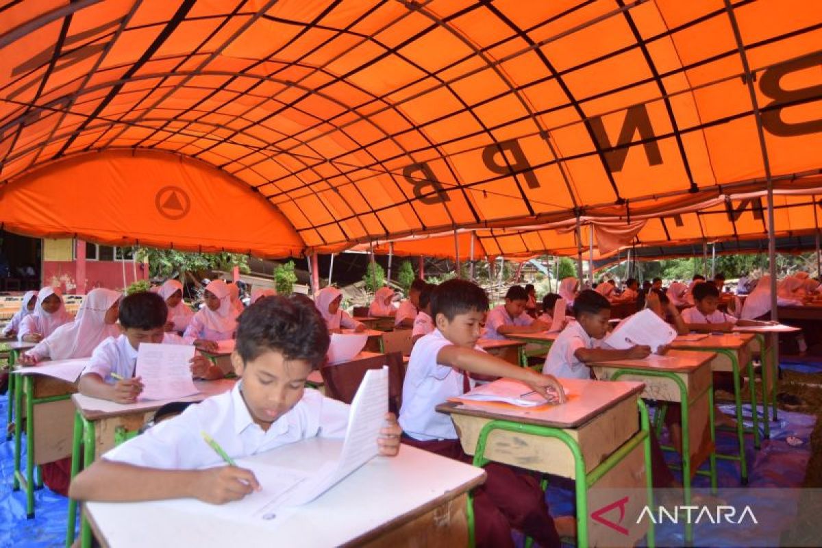 Sumatra schools struggle to resume classes after floods, landslides