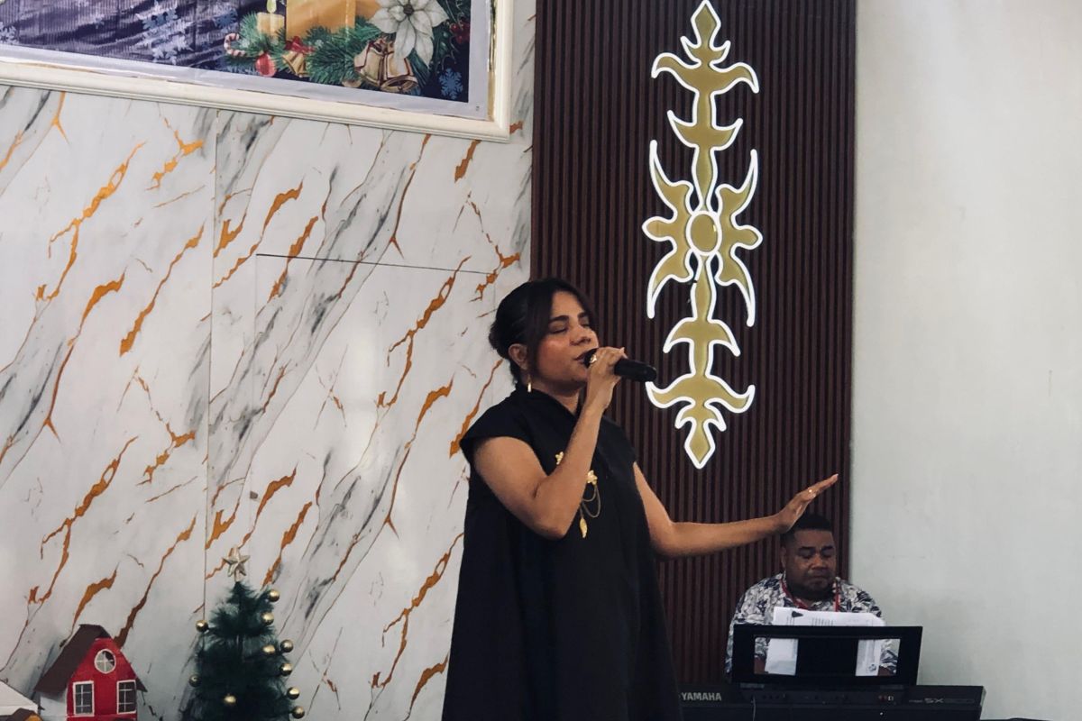 Nowella Idol hibur warga binaan Lapas Ambon dalam perayaan Natal 2025