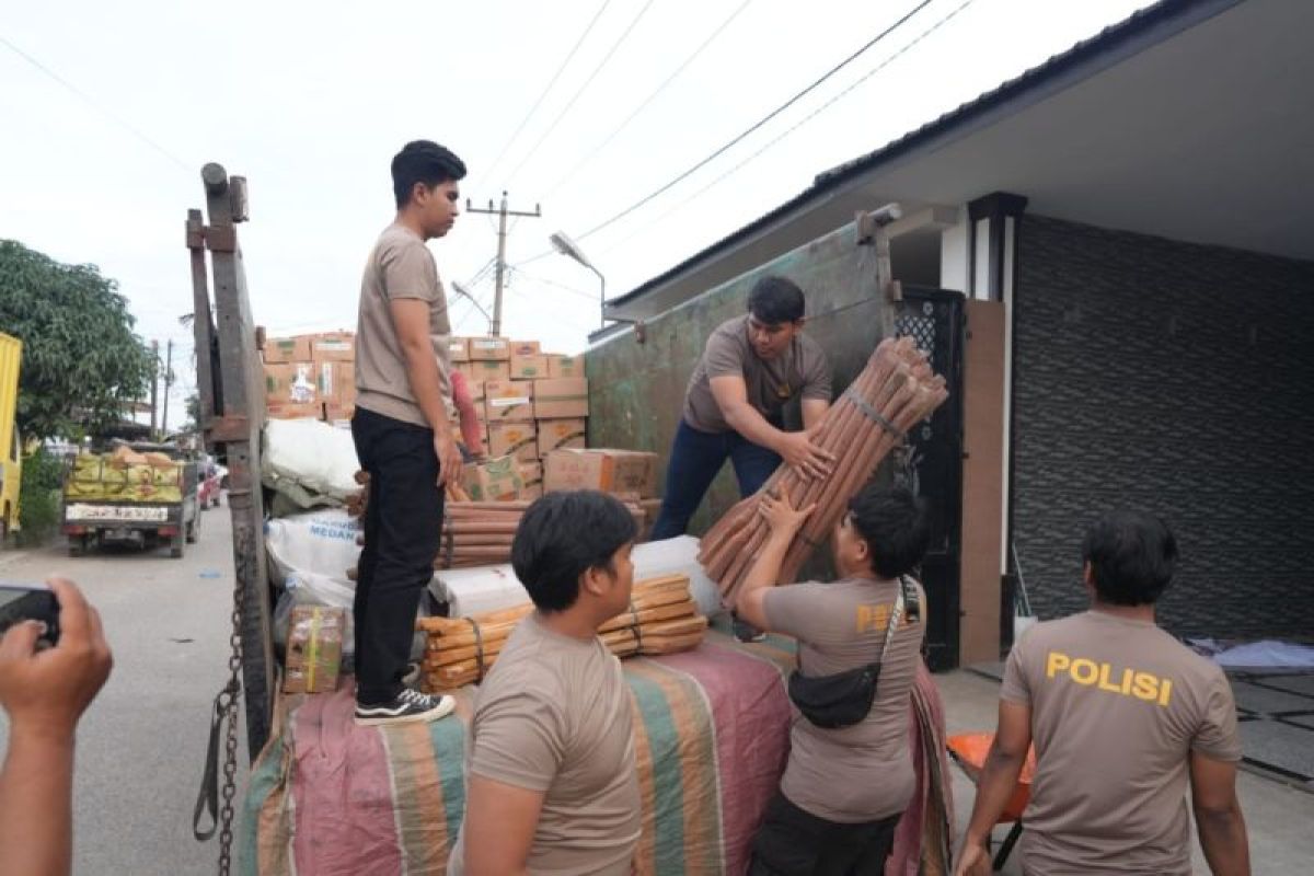 Polri kirim logistik maksimalkan pemulihan terdampak banjir di Sumut