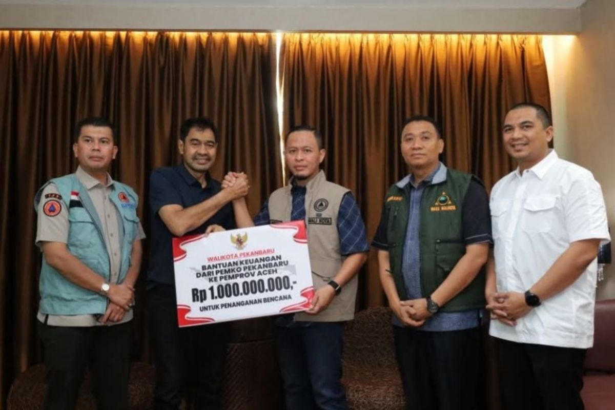 Pekanbaru serahkan bantuan Rp1,5 miliar untuk korban bencana Aceh