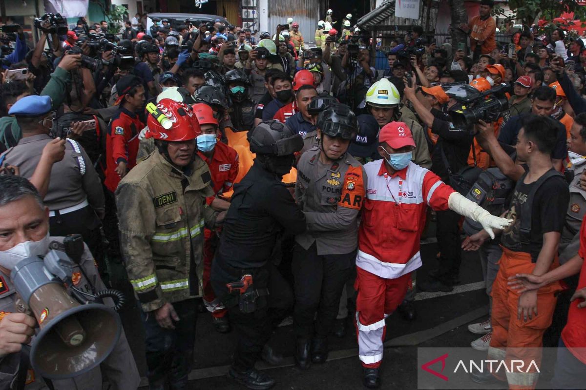 Puluhan orang tewas dalam kebakaran gedung perusahaan penyedia pesawat drone di Jakarta