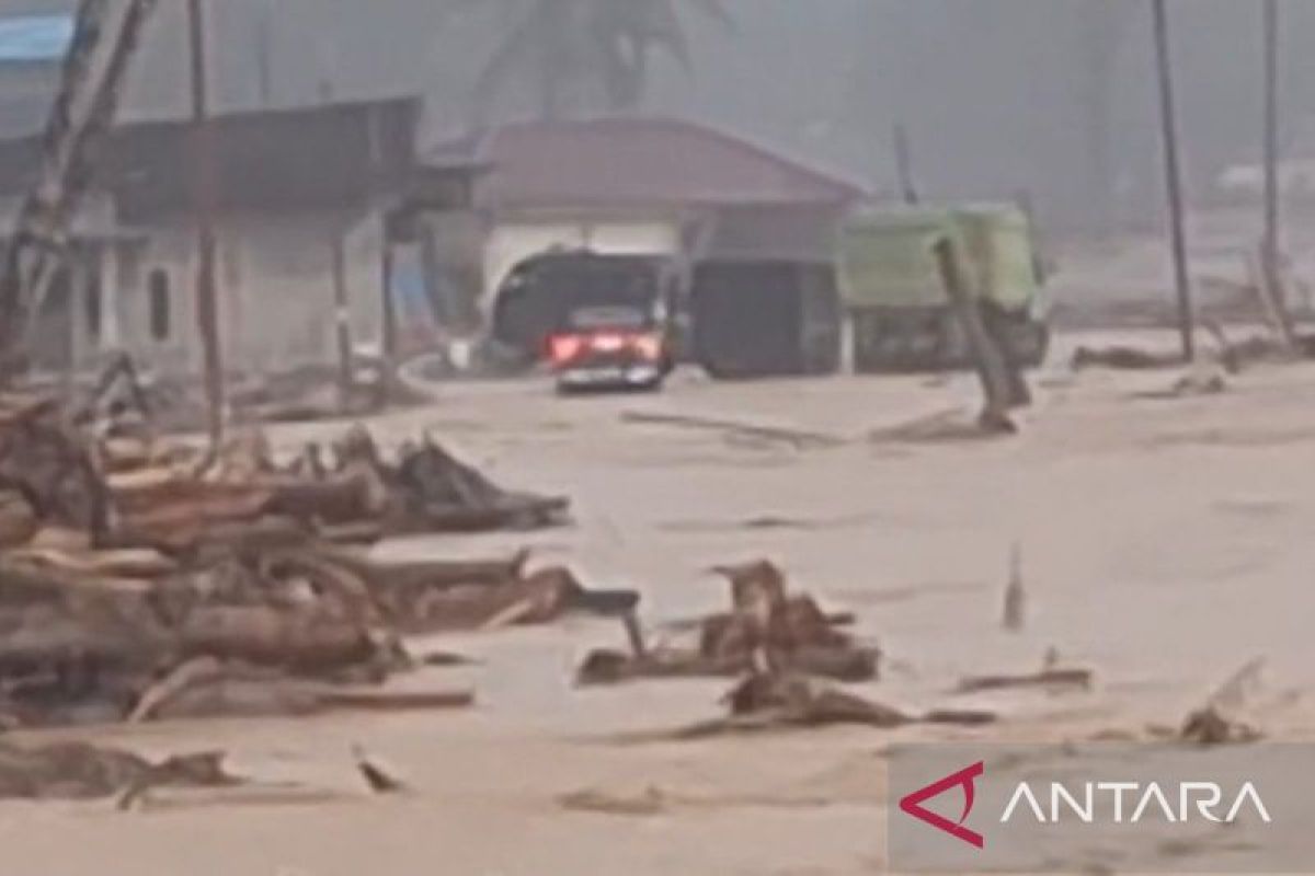 Sungai Aek Garoga Batang Toru kembali meluap