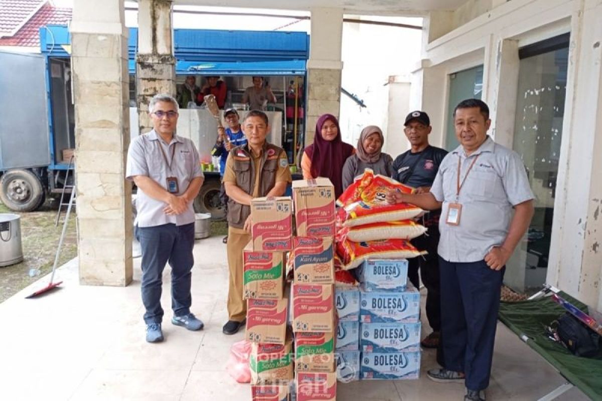PT Timah bantu pangan korban banjir rob di Bangka Barat