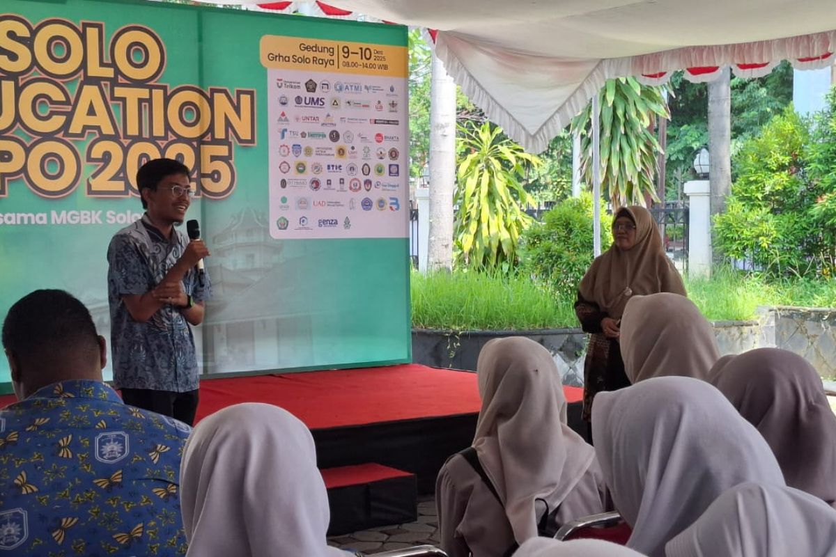 FKI UMS kenalkan Program Studi AI pada Solo Education Expo 2025