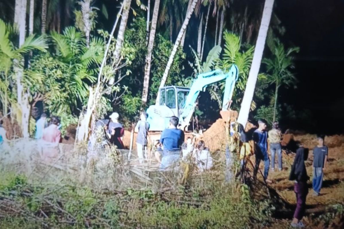 17 jenazah korban banjir bandang di Agam dimakamkan massal di Bungus Padang