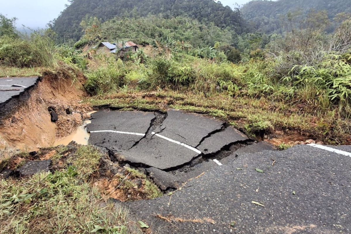Empat jorong di Palupuh Agam terisolir usai tertimbun longsor
