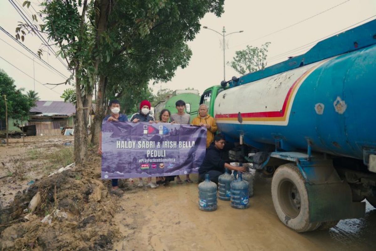 Artis Irish Bella salurkan bantuan untuk korban banjir Aceh Tamiang