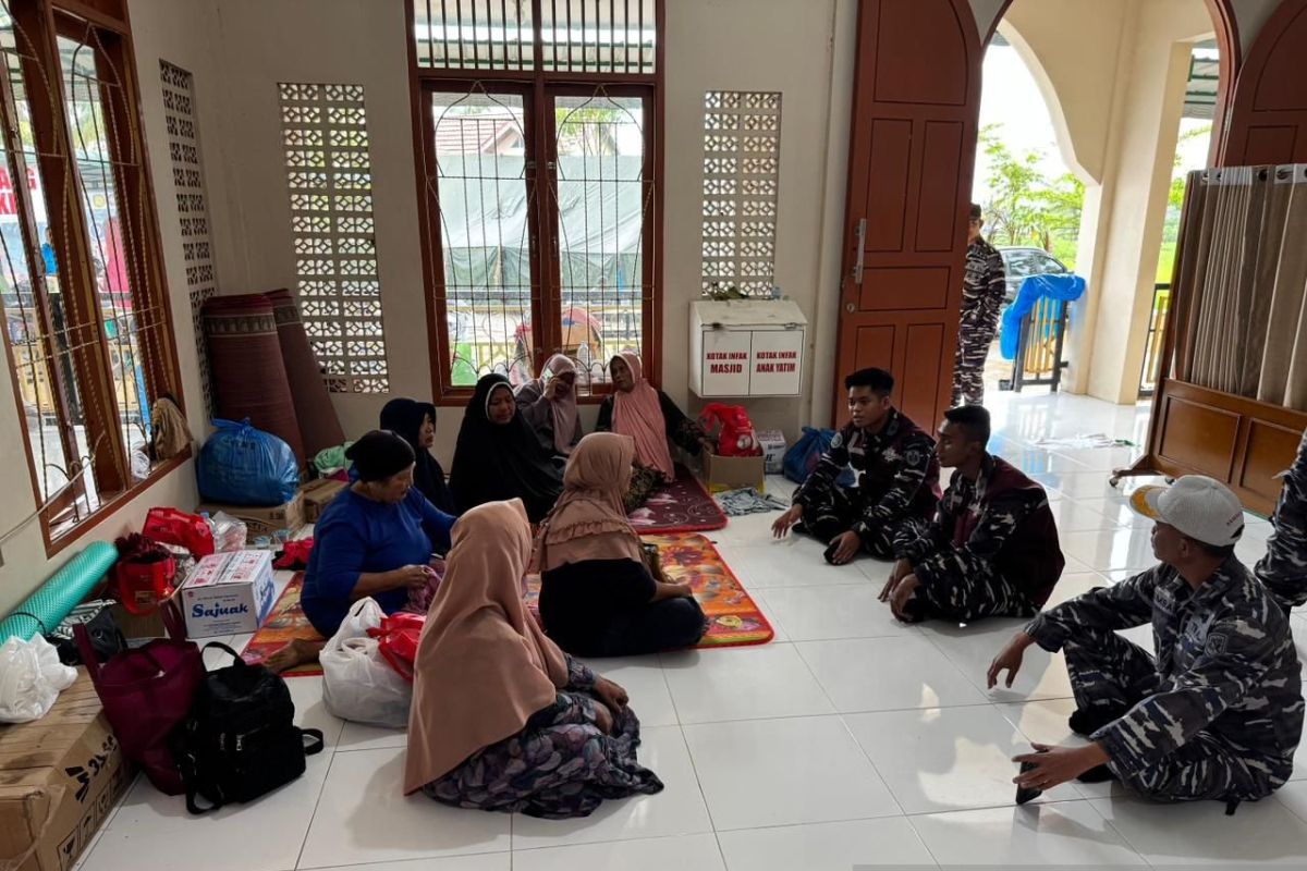 TNI AL berikan pendampingan psikologi korban bencana di Sumbar