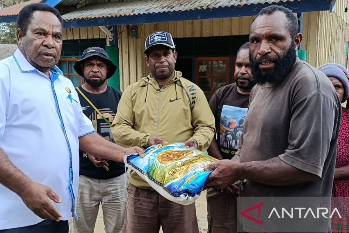 Papua Pegunungan salurkan beras 2 ton pada warga terdampak banjir di Pobiatma