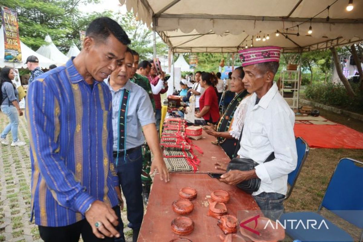 Pemkab Mabar menggerakkan perekonomian UMKM melalui Expo Ekraf Labuan Bajo