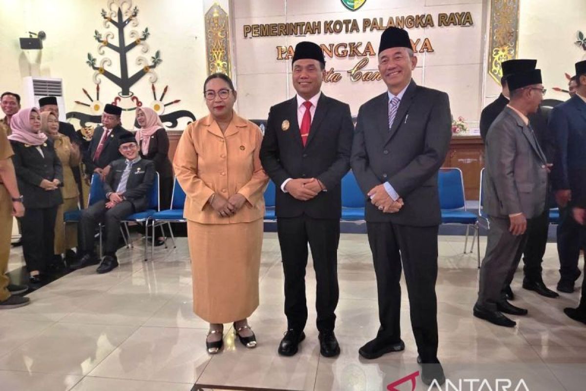Arbert Tombak resmi jabat Sekda Kota Palangka Raya