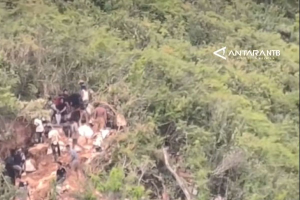 Mencari emas di tanah rawan Bukit Dundang