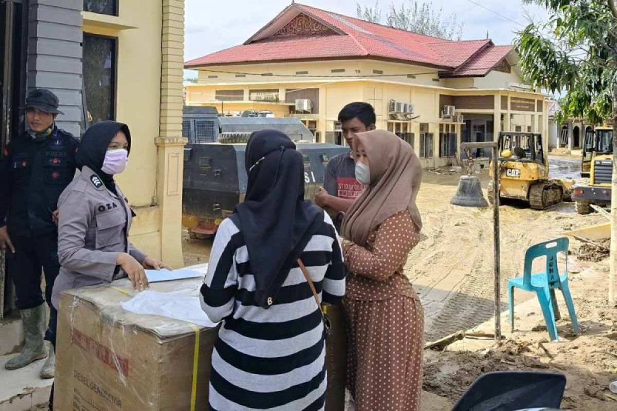Mabes Polri bantu mesin pengolah air minum untuk korban banjir Aceh Tamiang