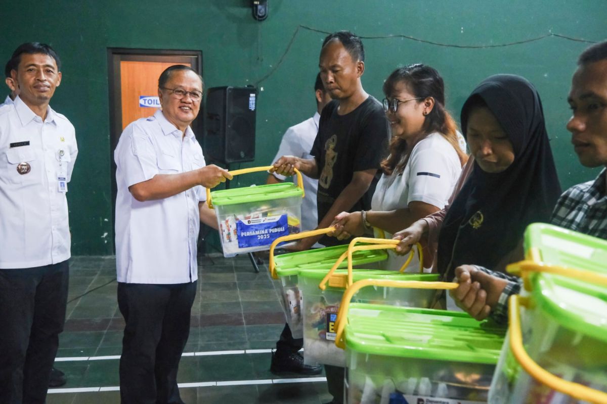 Pertamina salurkan 230 paket sembako di Magelang
