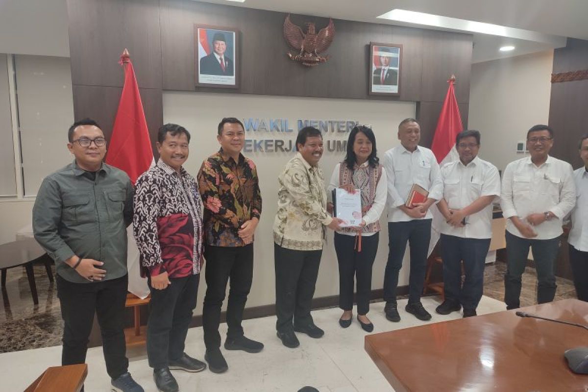 Wali Kota dan Ketua DPRD Pangkalpinang temui Wamen PUPR minta dukungan infrastruktur
