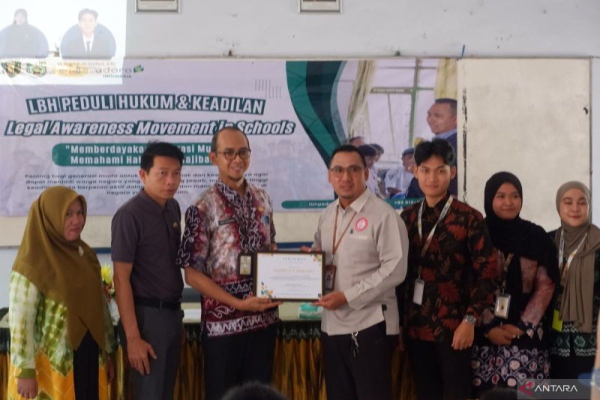 LBH Tabalong bekali siswa SMP Negeri 4 Tabalong soal hukum