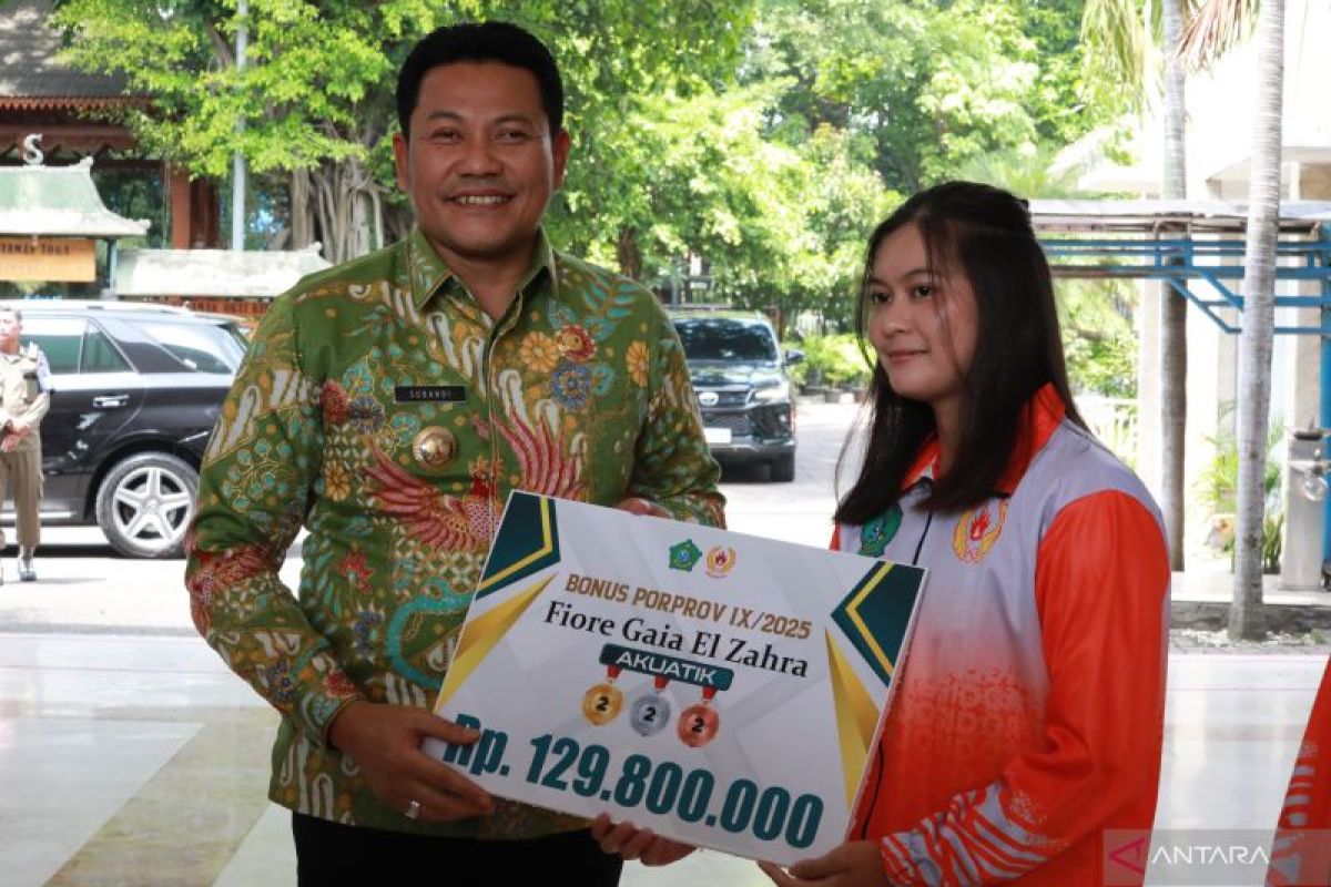 Pemkab Sidoarjo serahkan bonus bagi atlet Porprov Jatim IX 2025