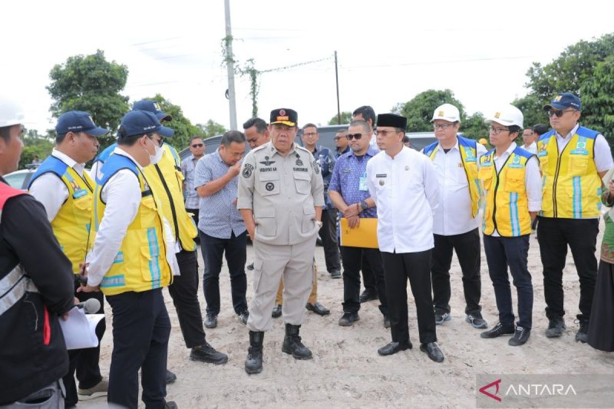 Gubernur Babel tinjau pembangunan pengamanan talud di Pantai Penyak