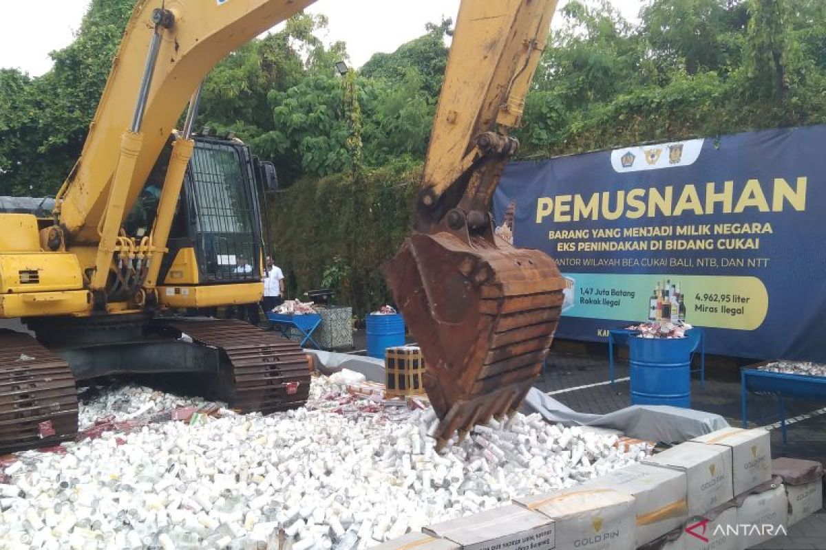 Bea Cukai Bali, NTB dan NTT musnahkan rokok dan minuman alkohol ilegal