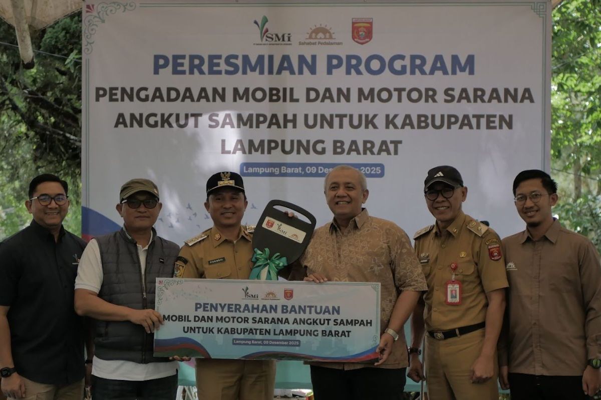 PT SMI Serahkan Bantuan Pengadaan Angkutan Sampah untuk Provinsi Lampung Barat