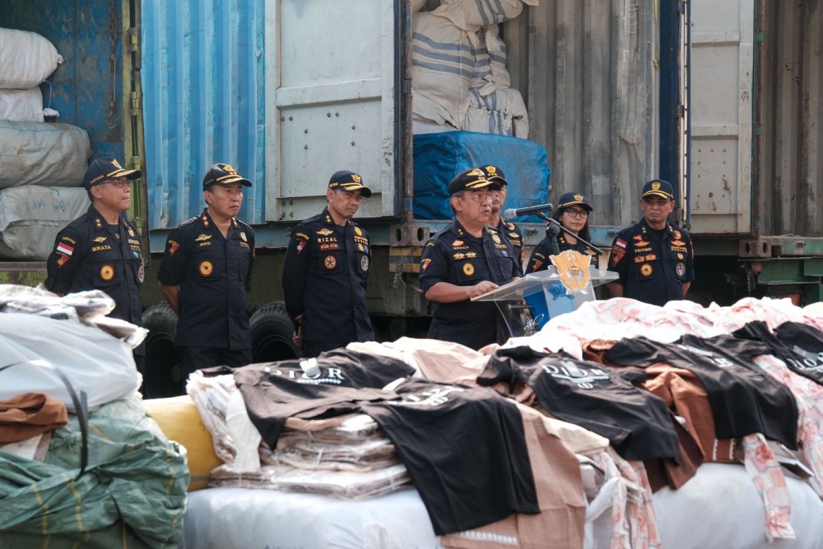 DJBC buka opsi salurkan baju ilegal sitaan ke korban bencana Sumatera