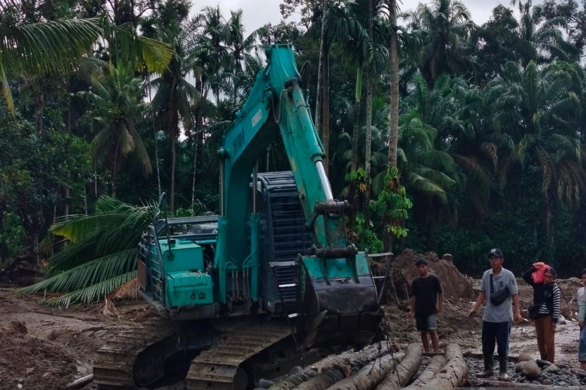 Pemkab Agam berupaya buka akses jalan di empat lokasi terisolir (Video)