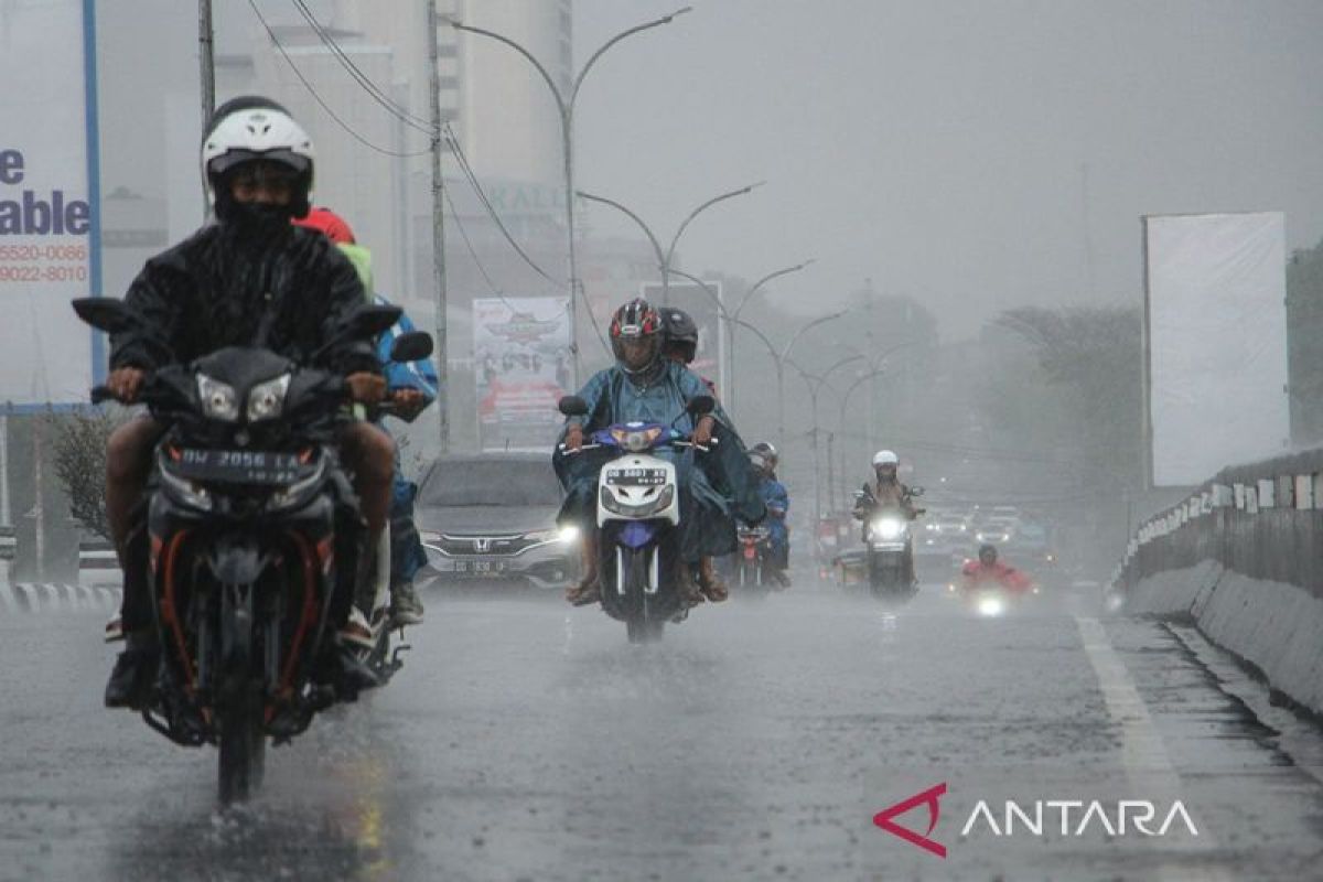 BMKG prakirakan hujan ringan guyur sebagian besar RI pada Kamis