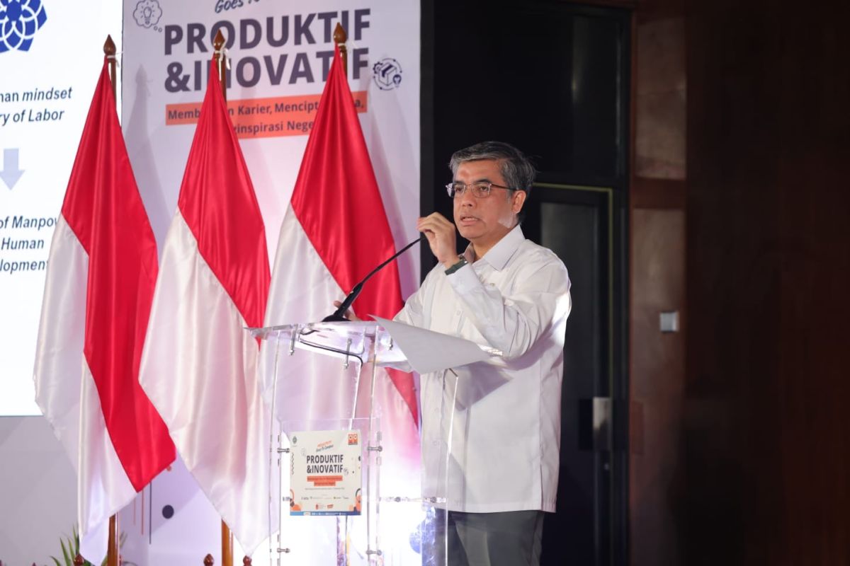 Menaker dorong industrialisasi, Ilham Habibie usul reindustrialisasi