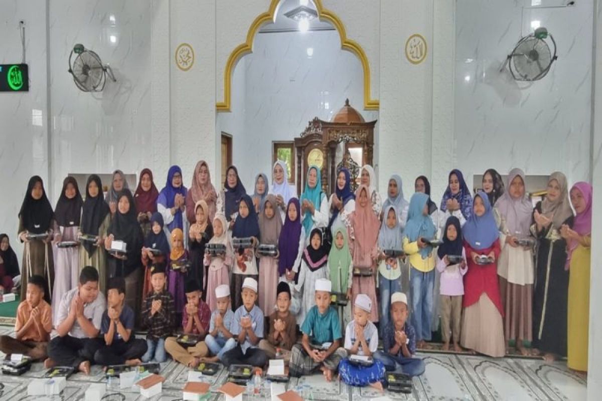 PKK Madina gelar salawatan dan santuni 75 anak yatim