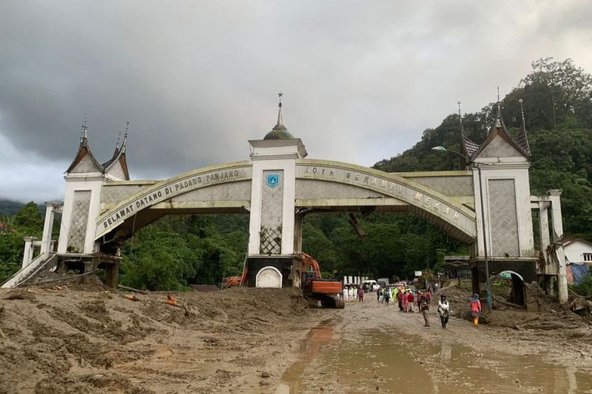 Update korban banjir bandang Jembatan Kembar Padang Panjang, Jumat (12/12/2025)