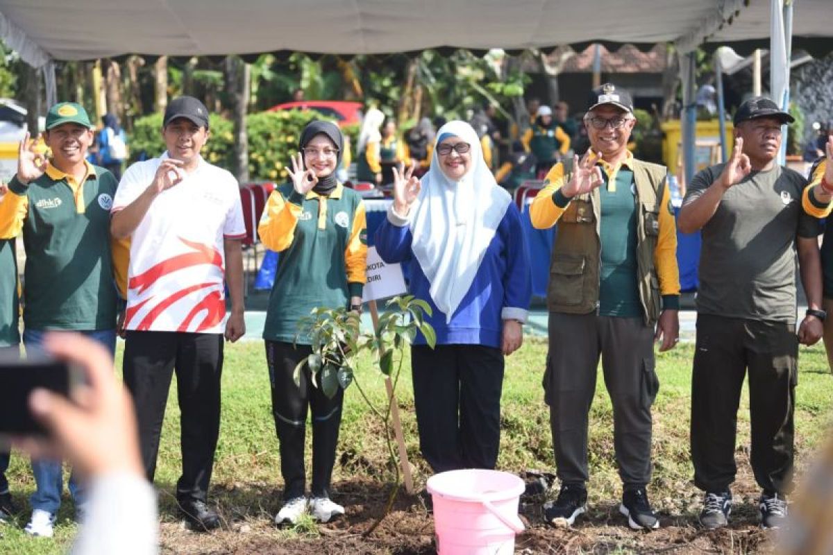 Pemkot Kediri komitmen jaga lingkungan lewat gerakan tanam pohon