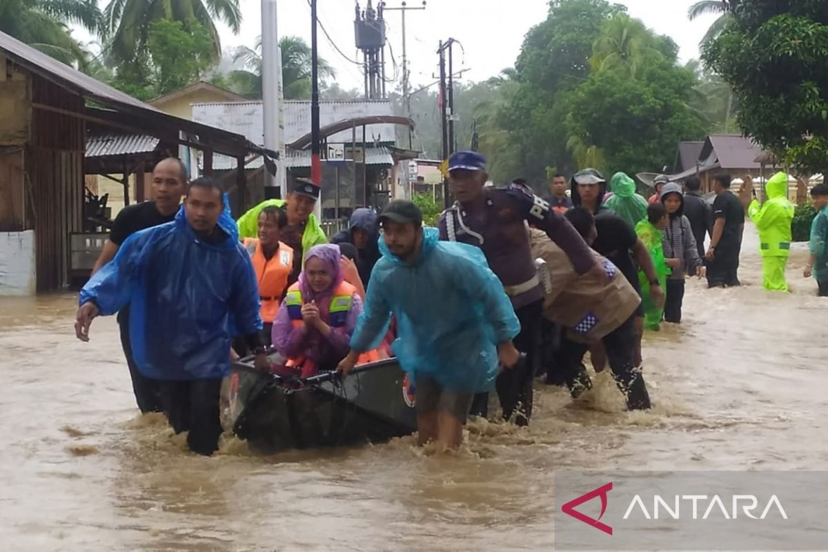 Cuaca ekstrem lagi, BPBD imbau warga Pariaman waspada banjir-longsor