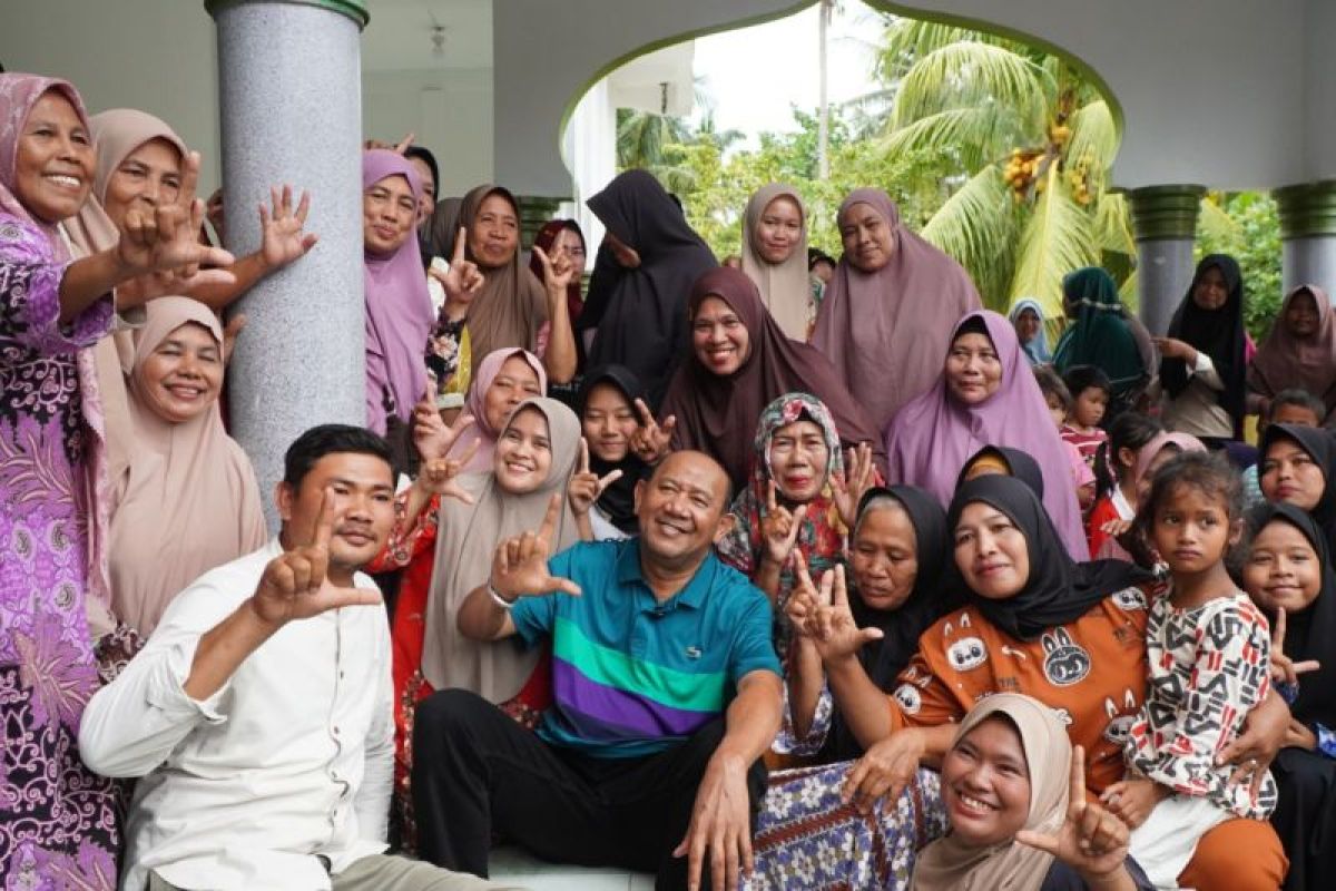 Bupati Langkat Syah Afandin salurkan bantuan 500 paket dari Wakil Presiden