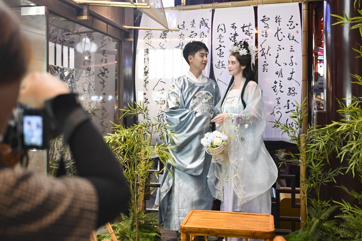 China pikat wisatawan asing lewat pemotretan bergaya tradisional