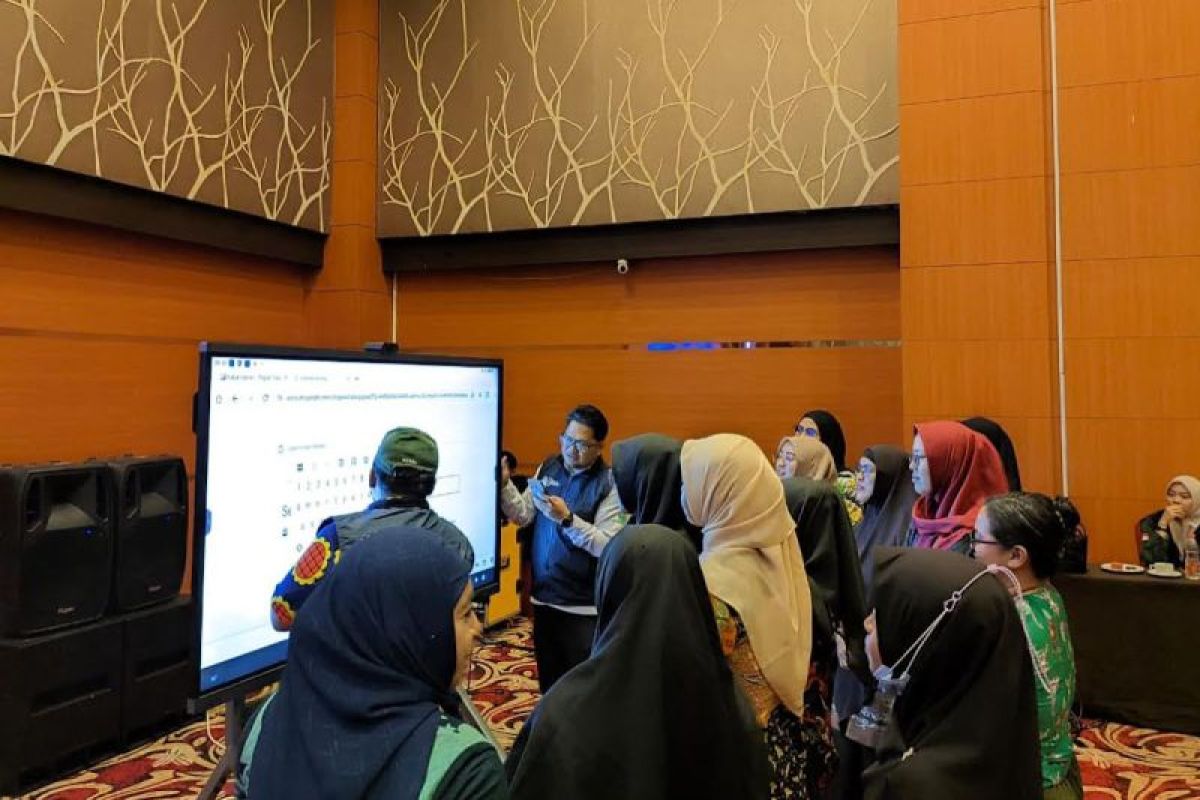 Disdik Kotim tingkatkan kualitas belajar lewat papan digital