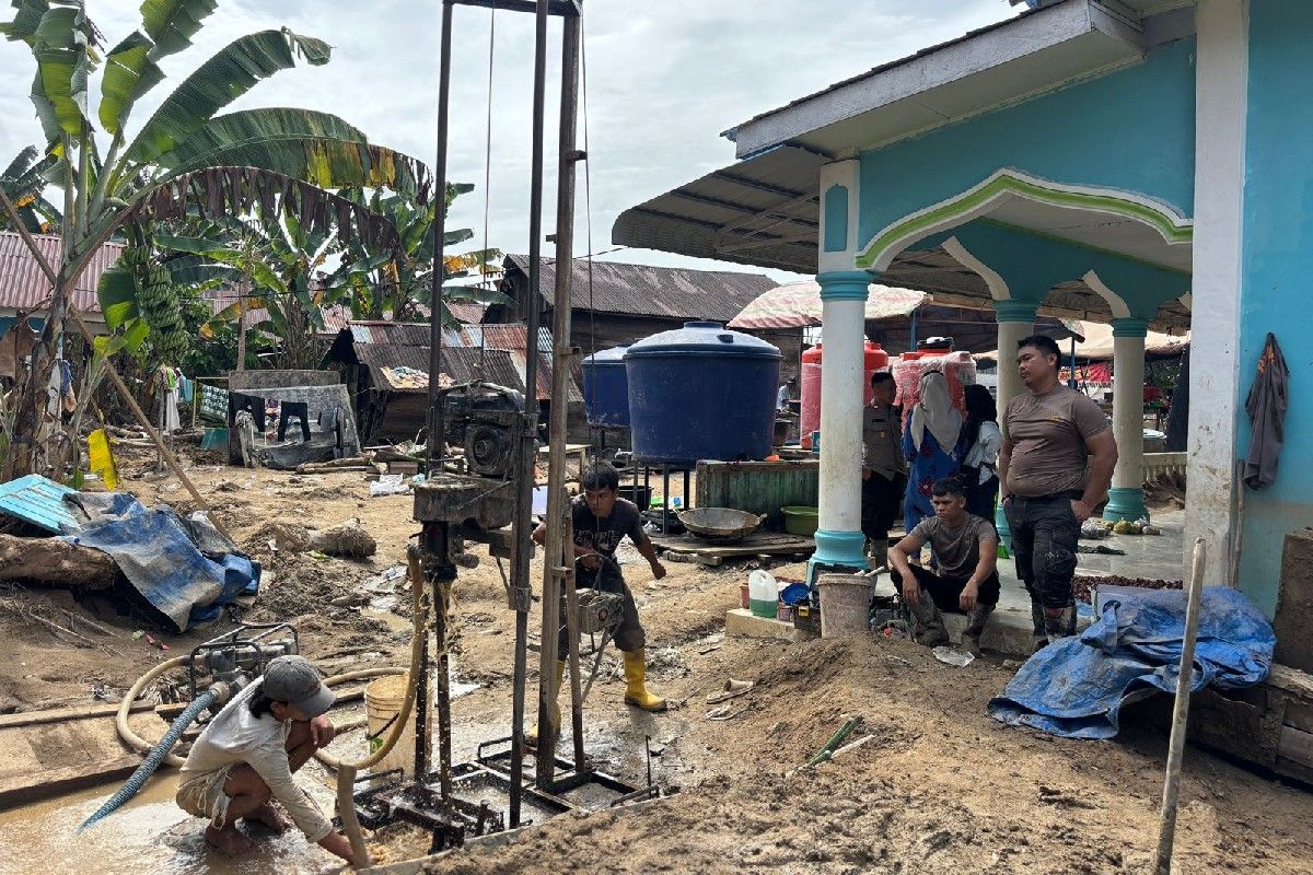 Polda Sumut buat sumur bor di masjid Tapsel guna permudah air bersih
