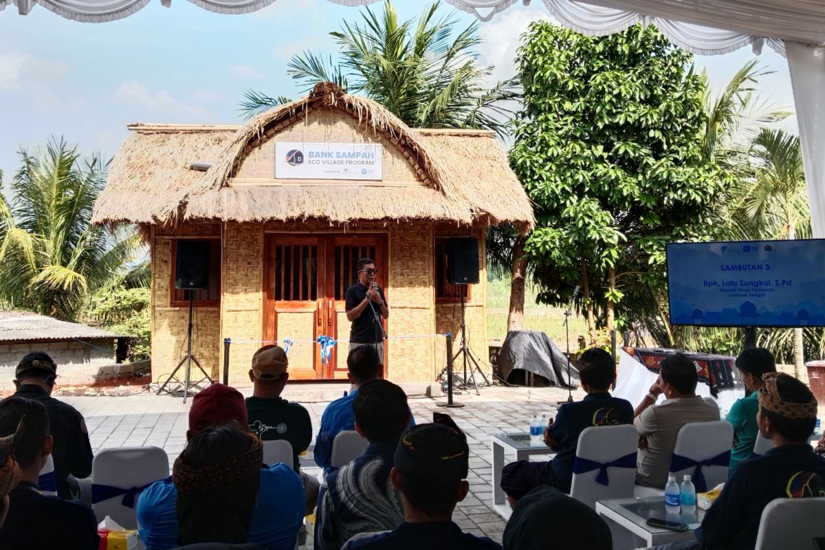 Pembangunan Bank Sampah Desa Wisata Sade Lombok Tengah rampung